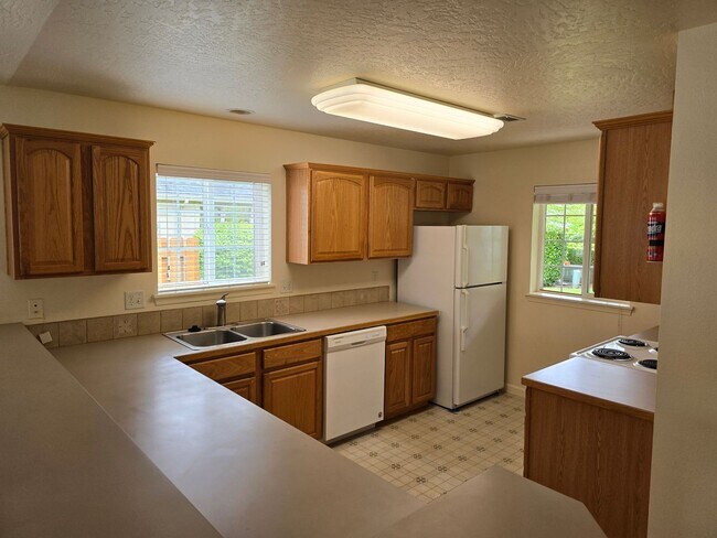 Building Photo - NORTH GILHAM CONDO