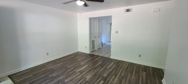 Building Photo - 2555 Chateau Ln
