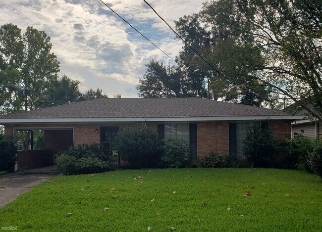 Building Photo - 3 br, 1.5 bath House - 858 Victory Dr