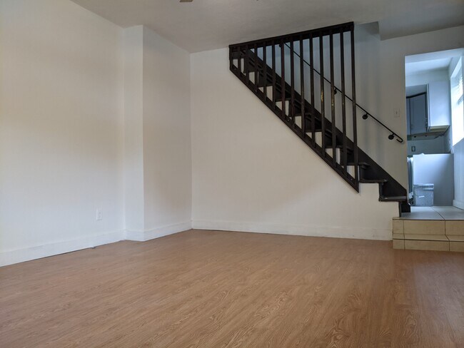 Building Photo - 650 Wharton St