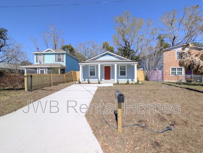 Building Photo - 2153 Woodside St