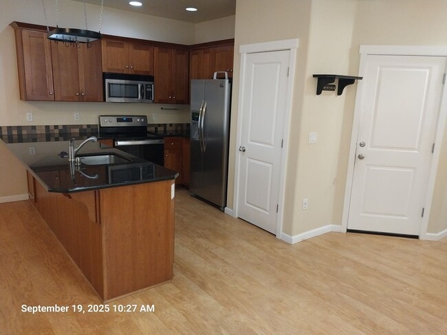 Building Photo - 2050 NW Yohn Ranch Dr
