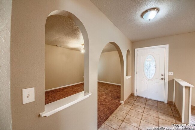 Foto del edificio - NE San Antonio 3 bedroom home in establish...