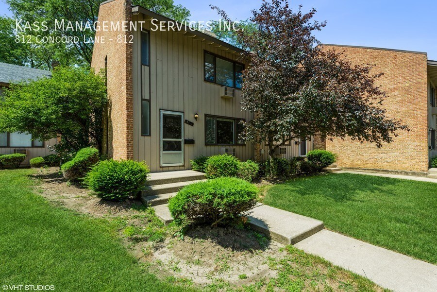 Primary Photo - Beautiful 2 bd. unit in Barrington!