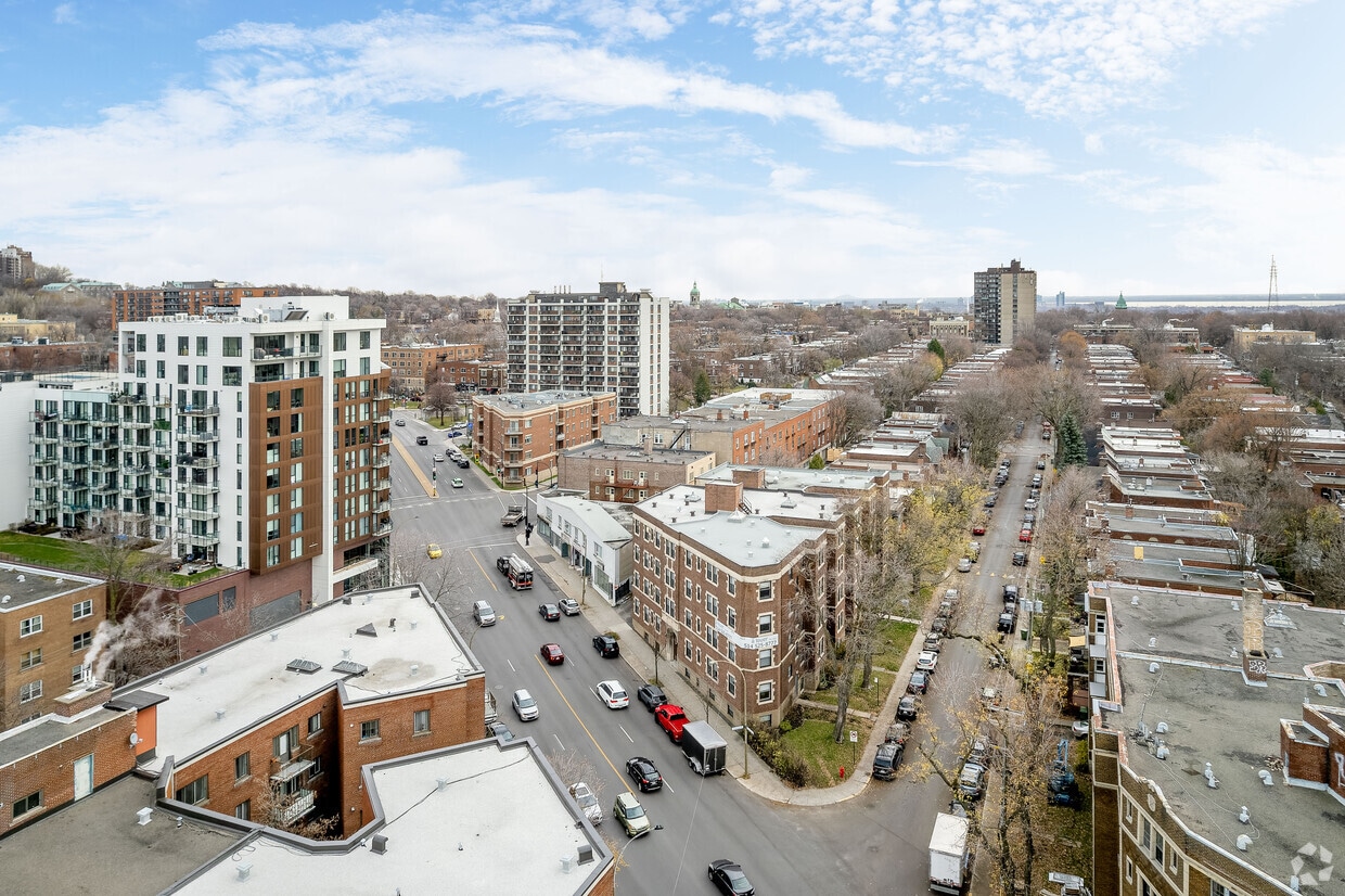 5530 De La CôteSaintLuc Ch, Montréal, QC H3X 2C8 Apartments 5530 De