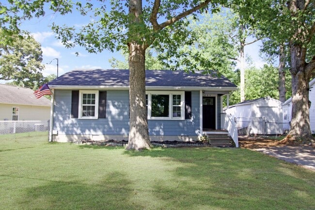 Building Photo - 203 Red Oak St