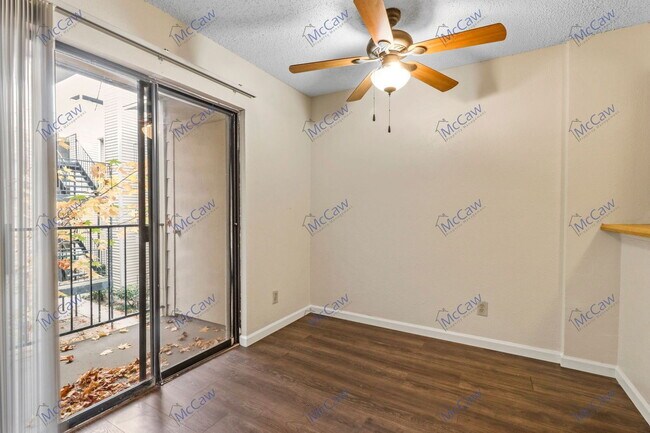 Building Photo - 9520 Royal Ln