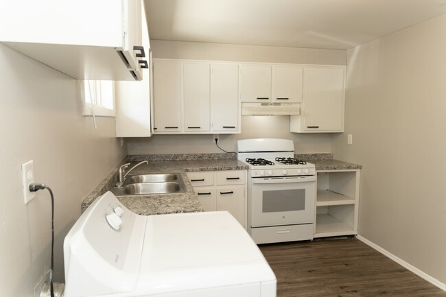 Building Photo - 908 Orange Street, Unit B