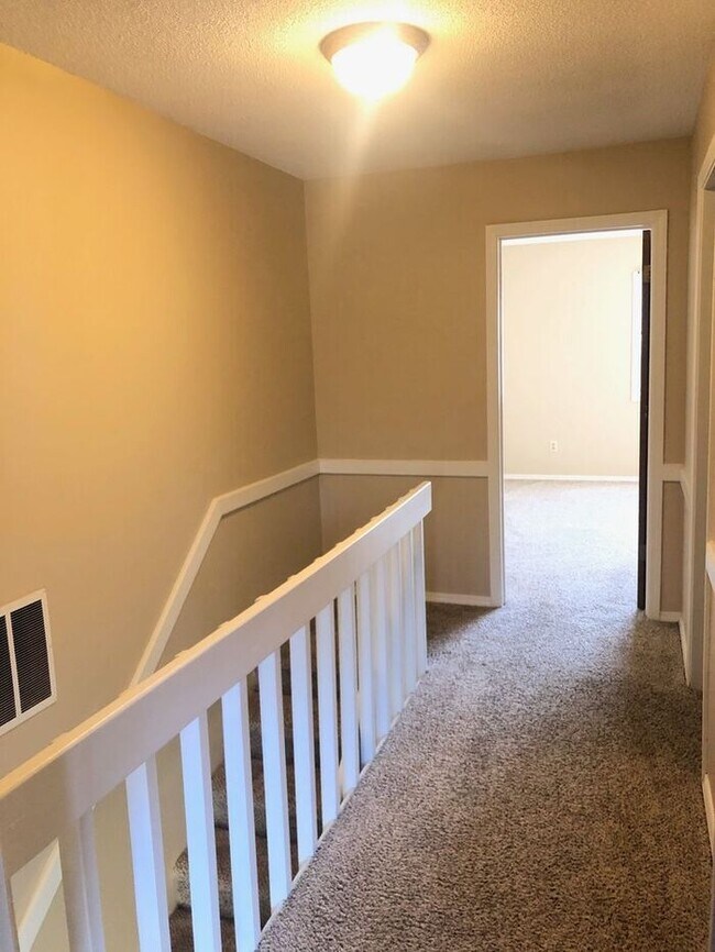 Foto del edificio - Two bedroom condo near Glenbrook Mall!
