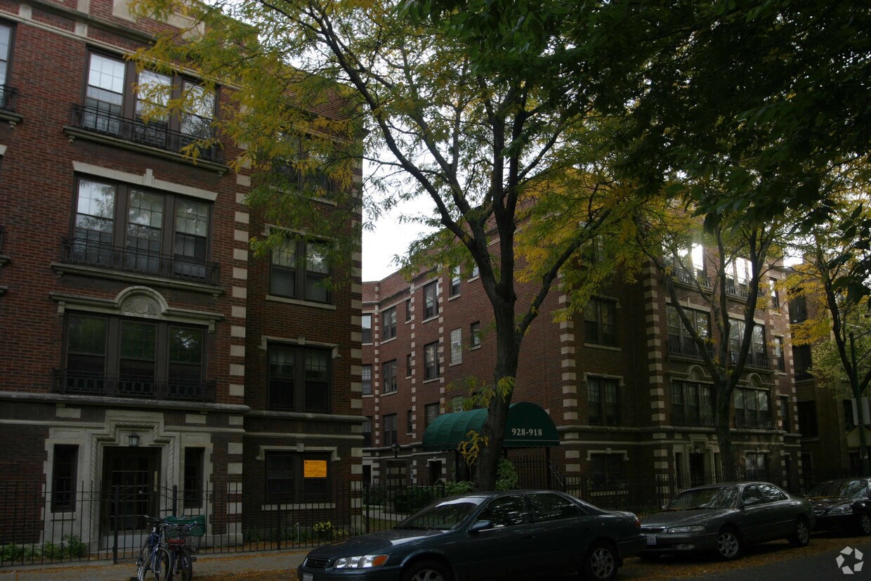 Building Photo - 918-928 W Ainslie St