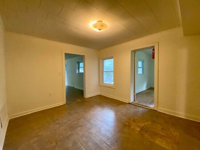 Building Photo - 616 Edgar St