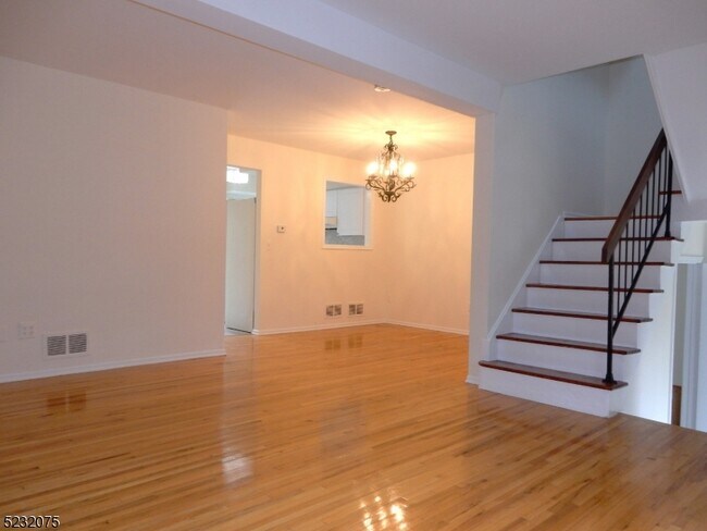 Building Photo - 59 Bennington Square