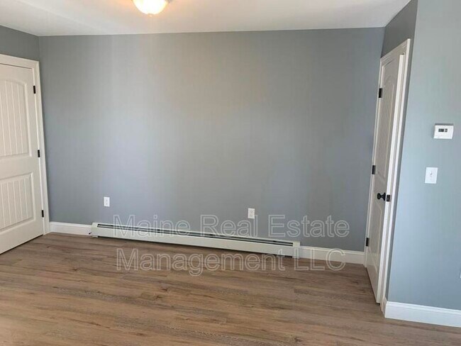 Building Photo - 12 Twin Oak Dr