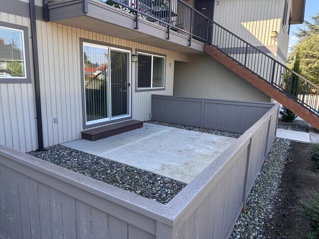 Building Photo - 1310 E Section St