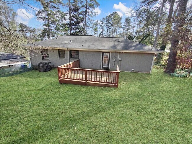 Foto del edificio - 3128 Beech Dr