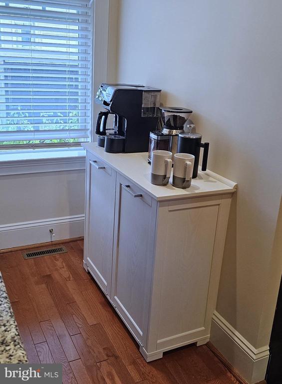 Foto del edificio - 18834 Bethpage Dr