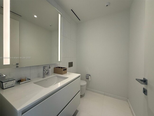 Foto del edificio - 300 Biscayne Blvd Way