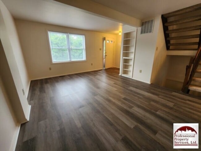 Building Photo - Upgraded End Unit In Amber Meadows