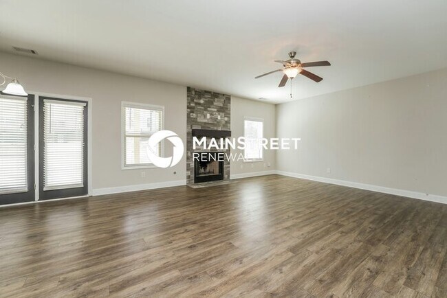 Foto del edificio - 5 Bedroom Pet-Friendly Home in Lawrenceville, GA with Main Street Renewal