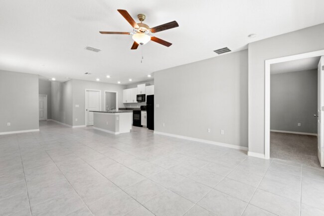 Building Photo - Come Rent this LIKE NEW 5 Bedroom Home in Timbercreek!