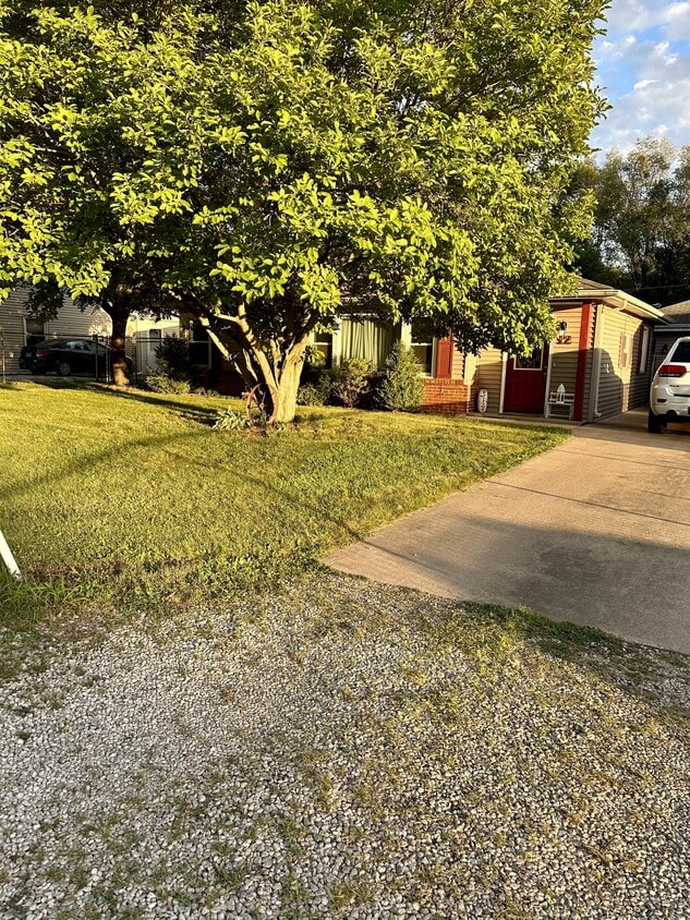 Primary Photo - 12 Glen Ln