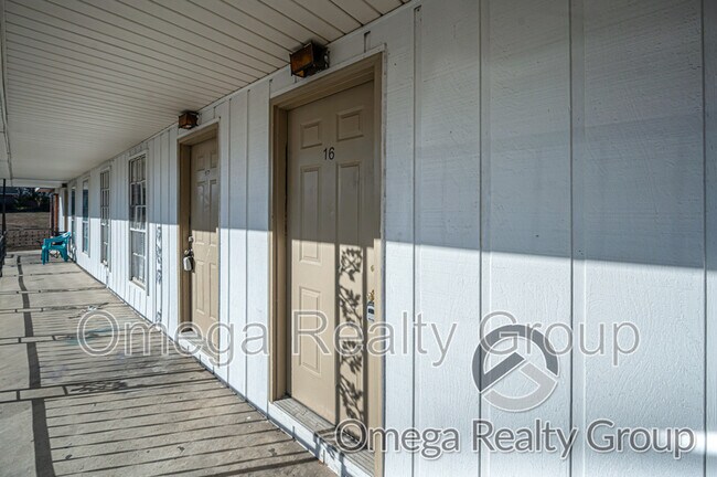 Building Photo - 1505 7th Ave