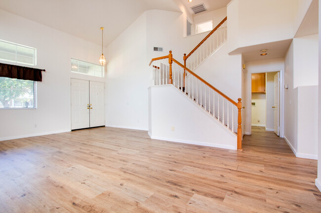 Foto del edificio - 481 Lupine Way
