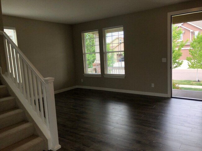 Foto del edificio - Lovely 4-bedroom home available for rent i...