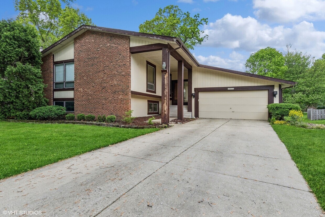 Foto principal - 6610 Pinehurst Ct