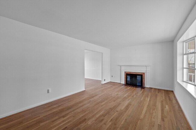 Foto del edificio - Welcome to this fantastic Colonial home, nestled in a quiet cul-de-sac and featuring an optional ...