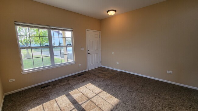 Building Photo - 1426 Dahlgren Ln