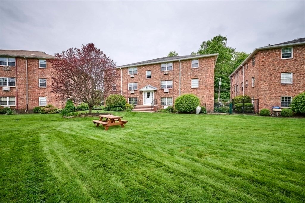 Primary Photo - 3 Colonial Village Dr