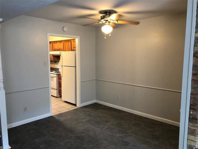 Building Photo - 1059 Willow Oaks Cir