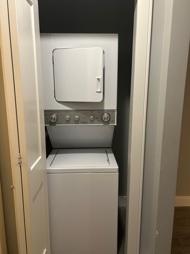 Building Photo - 1364 23rd St W