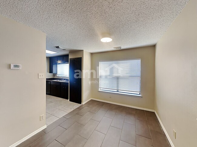 Building Photo - 4938 Kenton Lake