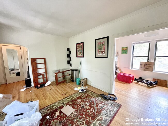 Building Photo - 1645 W Cornelia Ave
