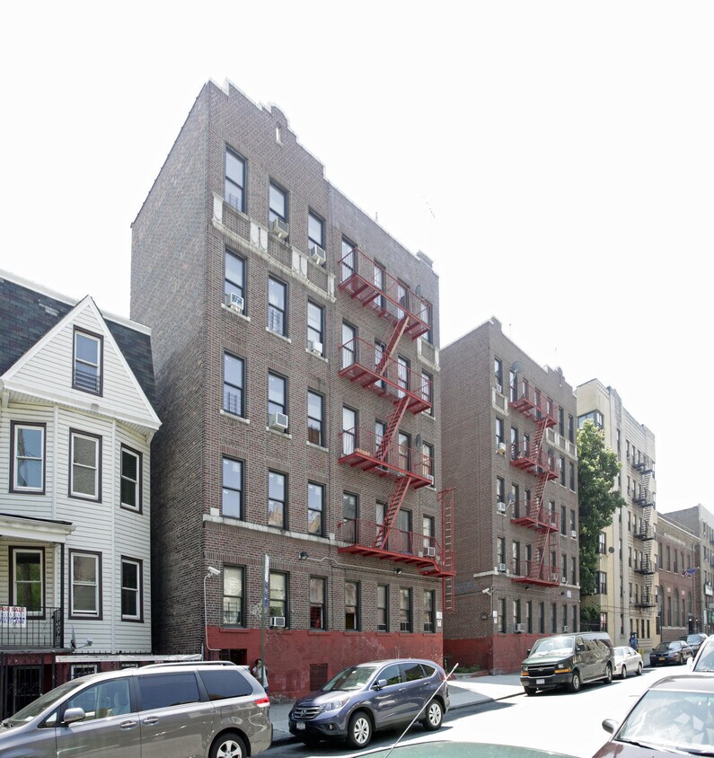 Foto principal - 2566 Bainbridge Ave