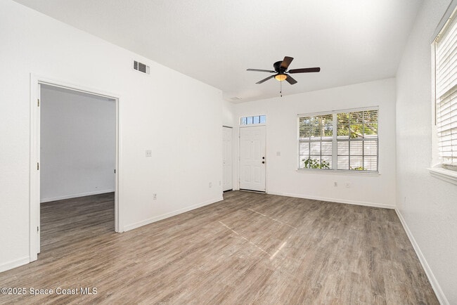 Building Photo - 105 Turpial Way