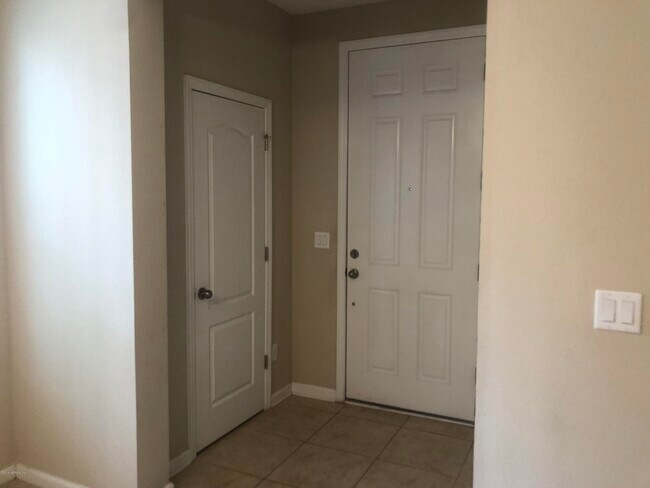 Foto del edificio - 753 Briar View Dr