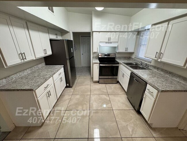 Building Photo - 6132 Oakcrest Cir