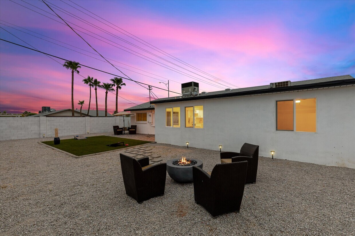 Foto principal - 8144 E Clarendon Ave