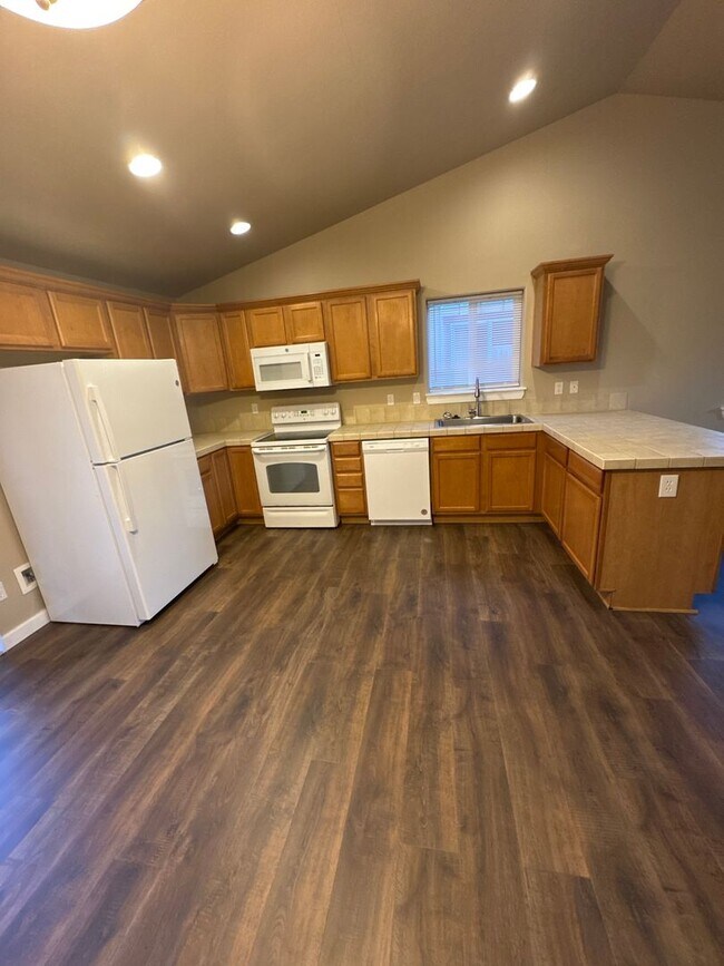 Foto del edificio - Single Level 3 Bedroom / 2 Bath Home in Albany ~ Don't Delay Apply Today!