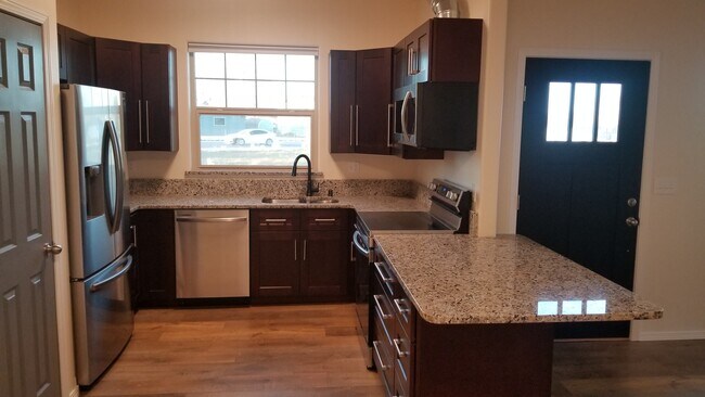 Foto del edificio - 1412 W Lakeside Dr