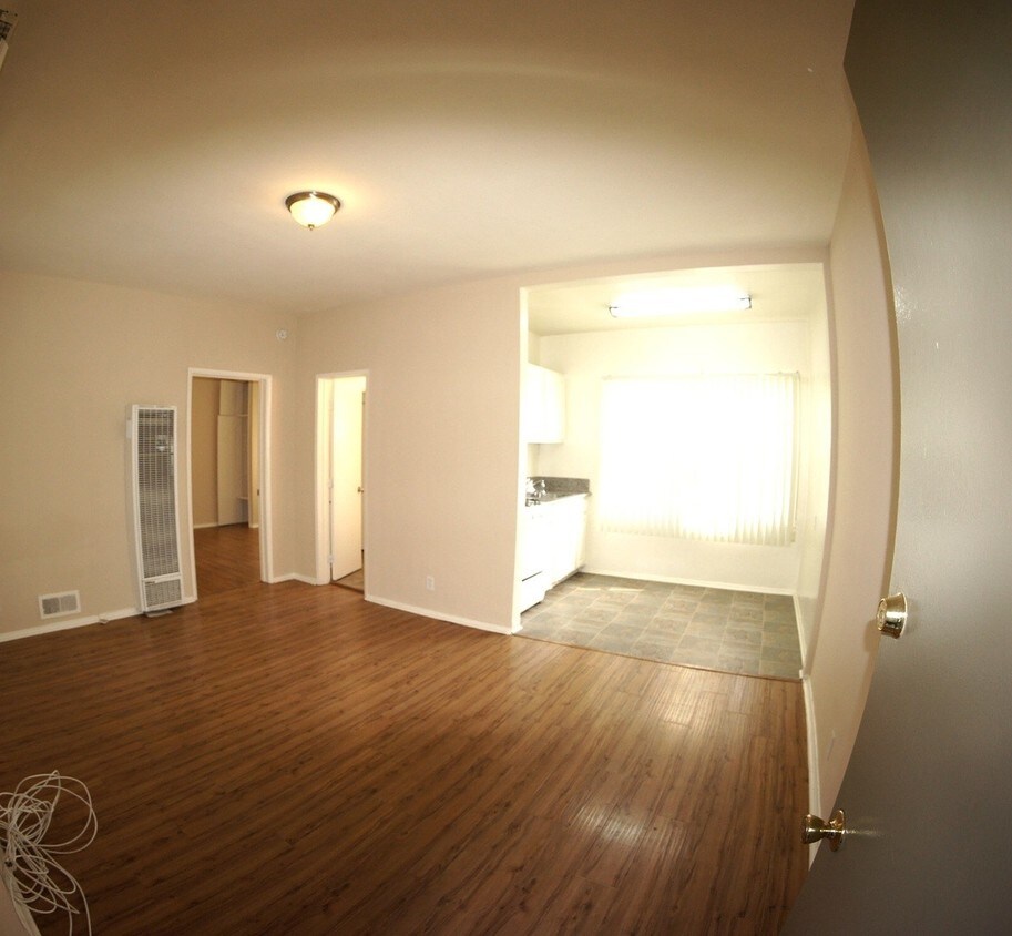 Building Photo - 6201 Fountain Ave