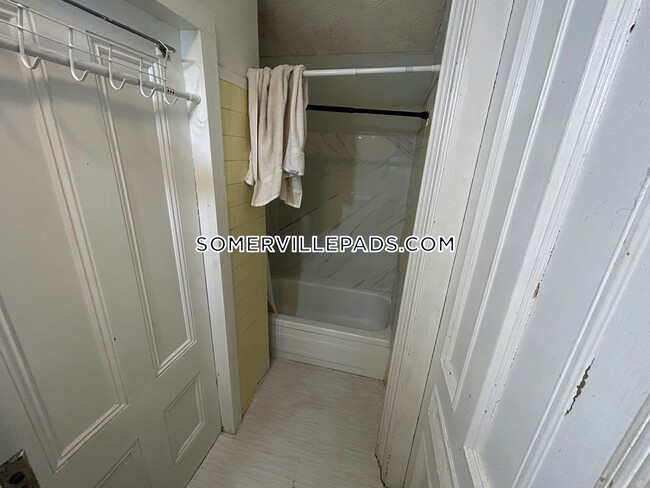 Building Photo - 145 Perkins St