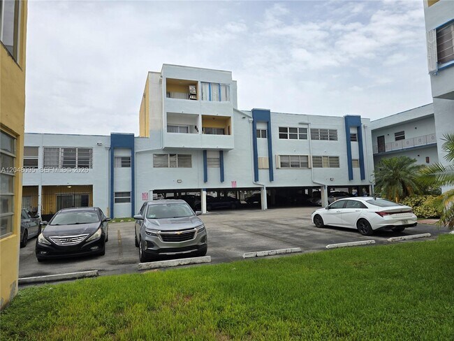 Building Photo - 1555 W 44th Pl