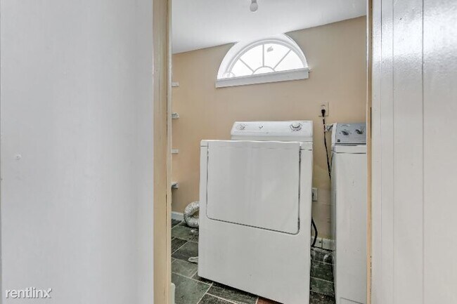 Foto del edificio - 3 br, 2 bath Apartment - 560 Sedgewick Avenue