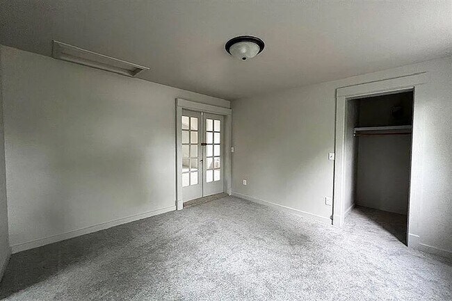 Foto del edificio - 220 NW Jackson Ave