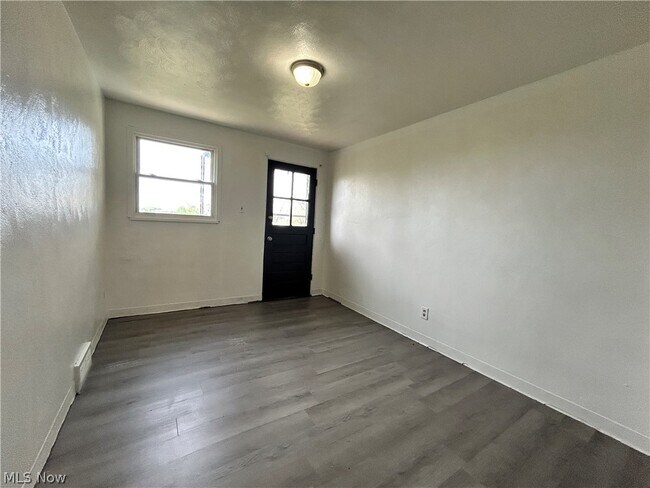 Building Photo - 2614 Sunset Blvd