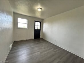 Building Photo - 2614 Sunset Blvd